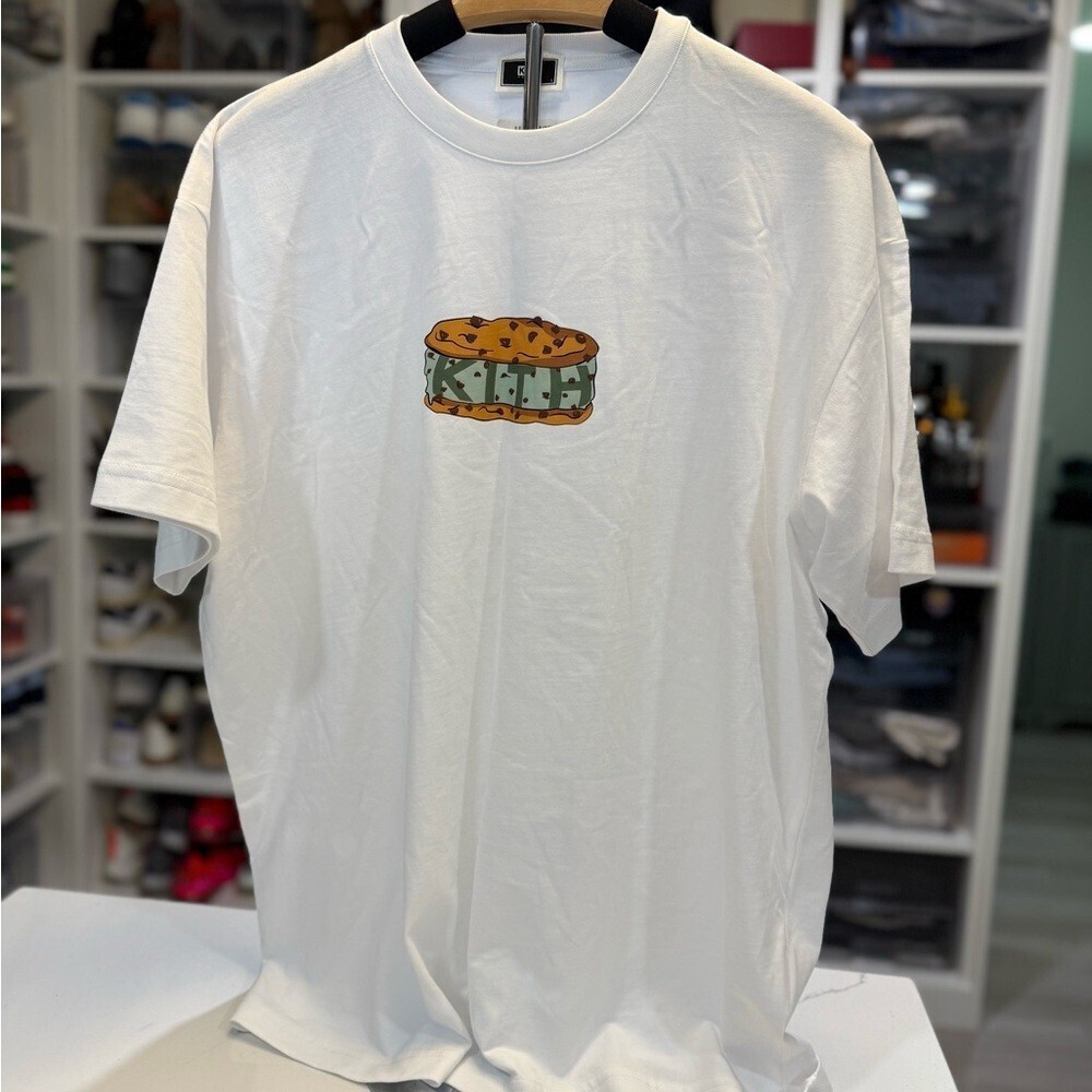Kith treat - White Graphic T-Shirt - New Size L